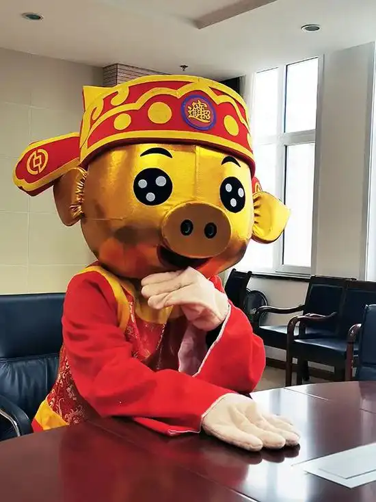 男子中双色球948万戴金猪面具兑第一时间报告领导
