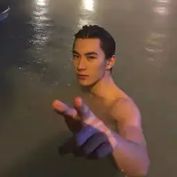 男生头像南墙就在那里,撞完记得回头
