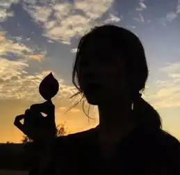 有些关系,断了就断了,好聚好散,各自安好水清
