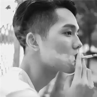 男生吸烟头像伤感图片
