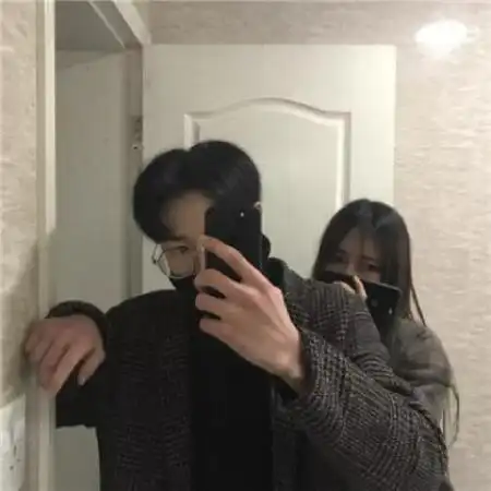 搞怪的情侣头像,真人搞怪情侣头像奇葩一对
