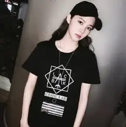 欧阳娜娜美照,黑色t棒球帽,时尚又帅气,果然颜值决定一切时尚
