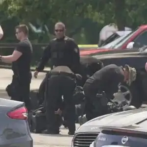 美警方在共和党全国代表大会场地附近开枪打死一持刀男子
