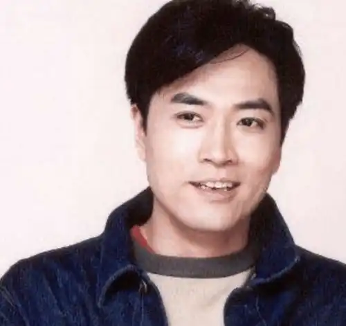 又一个男明星快被遗忘,年轻时帅得人人想嫁,后来58岁发福认不出
