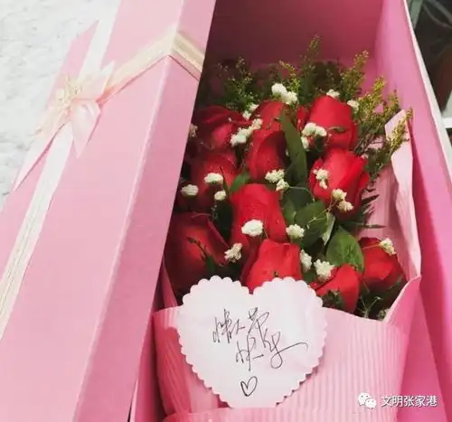 情人节这位美女老师收到多束匿名表白玫瑰,然而她却...文明天天看