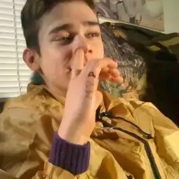 头像以后别做朋友,因为朋友不能牵手
