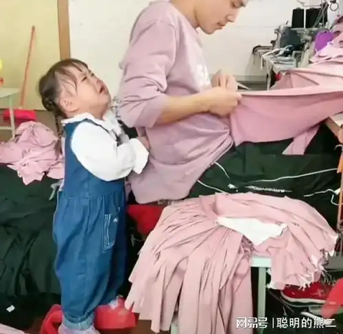 男人女人结婚生娃就要负责,这男人做的失败,但是这父亲做的称职
