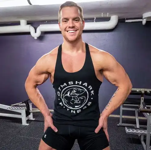 320斤胖子健身两年,每天做1000个动作,逆袭成肌肉男
