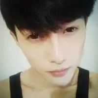 帅气十足的qq男生头像挥霍挥霍不了的青春

