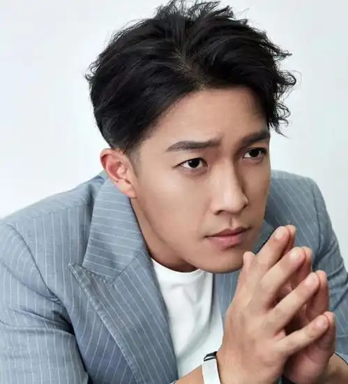 张丰毅曾说儿子形象有问题,不像自己演不了男一号,如今儿子逆袭瘦成男主脸
