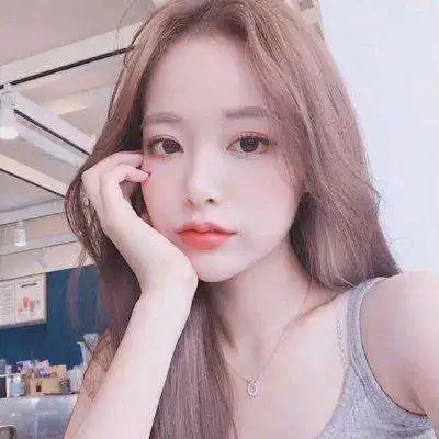 妹子,看看衣服哪里不合适吧,边上大哥瞅半天了,多尴尬
