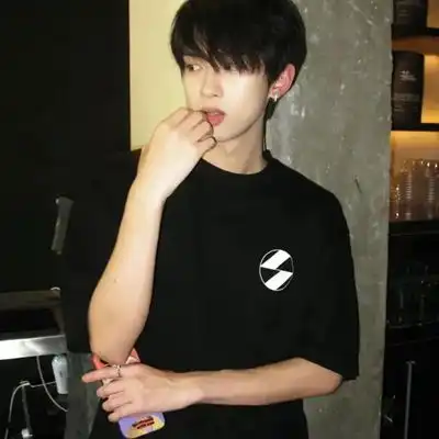 2023最新伤感男生头像
