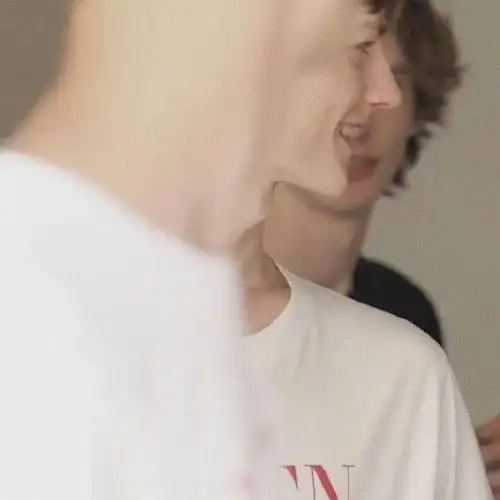 头像你好我对你见色起意了
