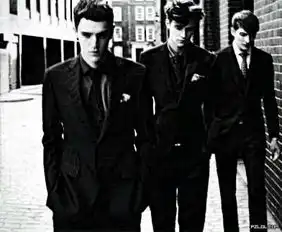 有谁知道这个图片里面的是谁么求告诉啊
