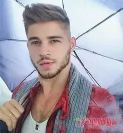 暖系列飞机头炫出独特魅力男生剪出的帅气短发图片
