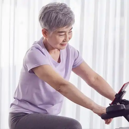 适合老年人的男人婆发型,不烫不染又减龄,清爽干练好打理
