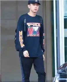 李现生图状态杠杠滴好,现身机场好可爱,不愧是大家的现男友
