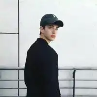 黑白色欧美男生qq头像男生头像
