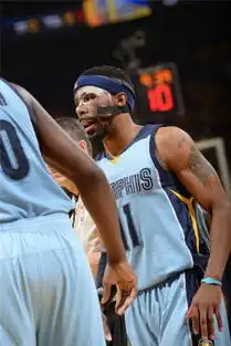 康利22分灰熊11勇士兰多夫2074水花34投21铁
