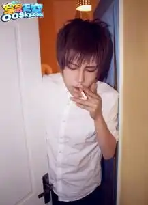 这个男人是谁有他qq号么
