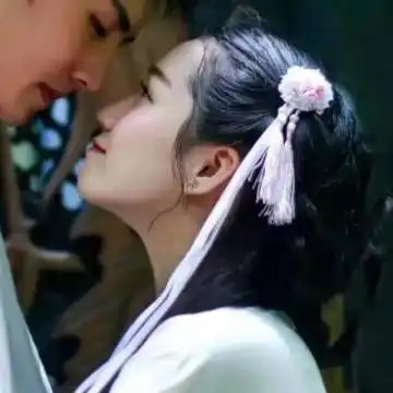 男女同框情侣头像
