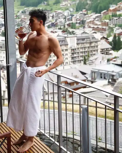 中华美食国模赵亮真的很符合我的口味惹
