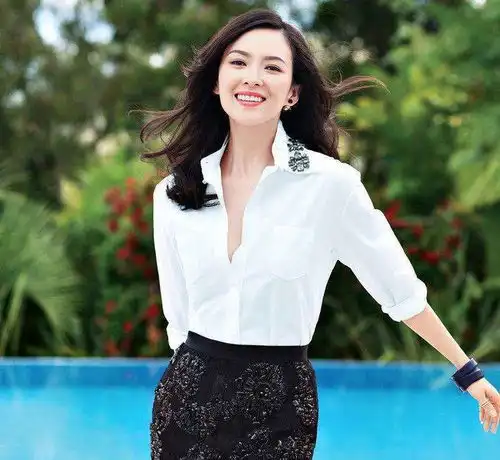 章子怡高圆圆宋茜穿白衬衫超美腻,跟明星学白衬衫的n种搭配
