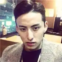 油头粉面
