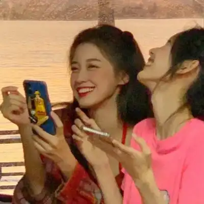 闺蜜讲深情的话做浪漫的事
