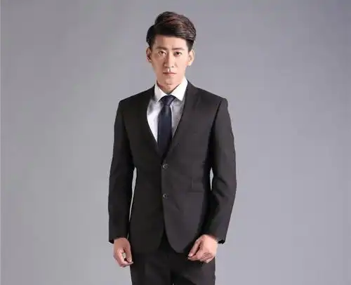 小伙毕业三年从服务员到总监,月薪两千到3万,他的升职秘诀是
