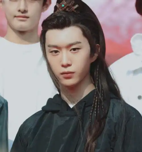 继有翡后又一剧定档,男主官宣为范丞丞,看来这个收视稳了
