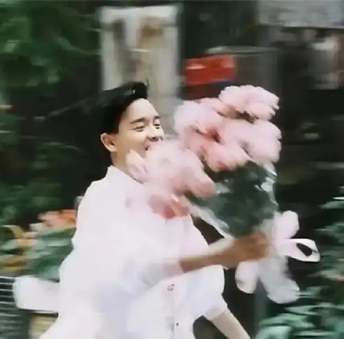 用捧花头像等一个春暖花开
