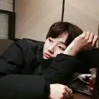 和喜欢的人恋爱和适合的人结婚情侣头像
