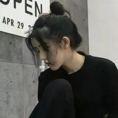 很想靠近你,可是我怕身份不配,怕立场不对
