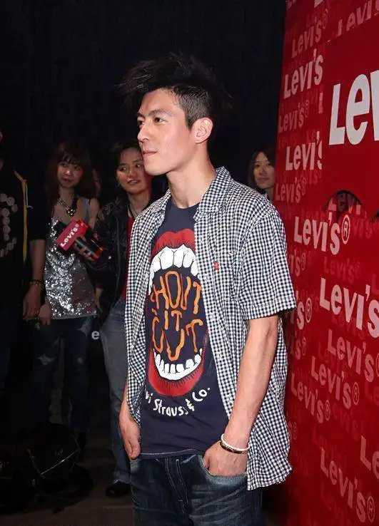 别再说陈冠希像赵本山了,看完这些照片,网友还是我男神
