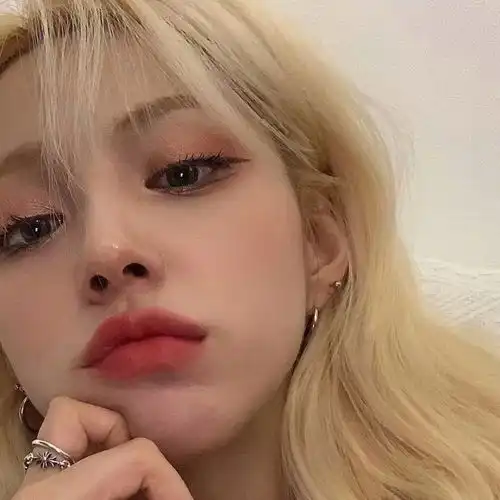 丧到极致的抑郁文案没有公开的恋情,就是在给其他人留机会
