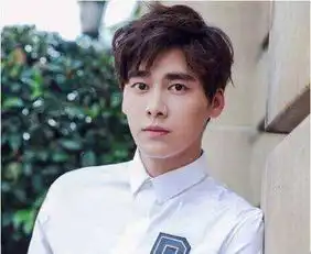 从李易峰鹿晗到易烊千玺,肖战王一博可以成为新顶级流量吗
