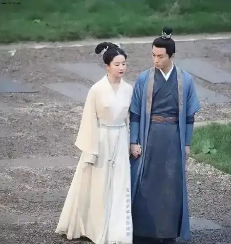 头套造型挑战任嘉伦肖战霸气威武,许凯成熟稳重,陈晓迷倒少女
