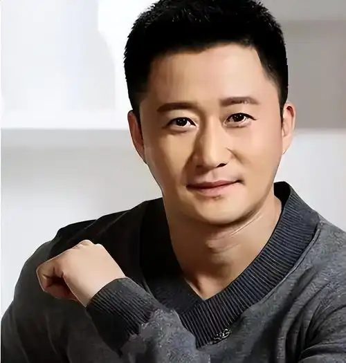 主持人谢楠嫁给偶像吴京,4年生两子,风光背后有心酸
