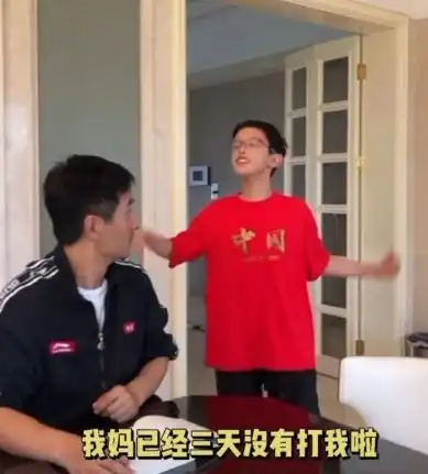 郭晓东11岁儿子罕露面,略有龅牙颜值惹争议,程莉莎回应称像自己
