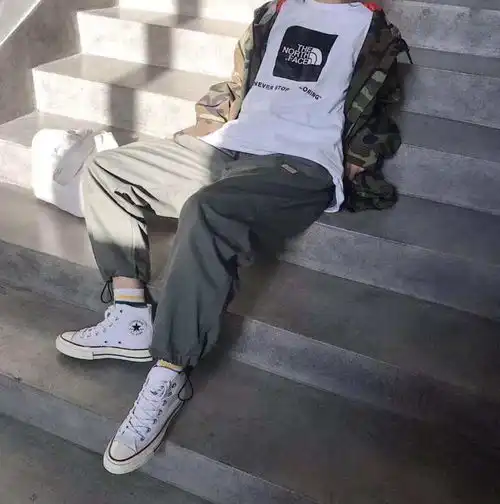 小个子男生也有春天选对裤子是关键
