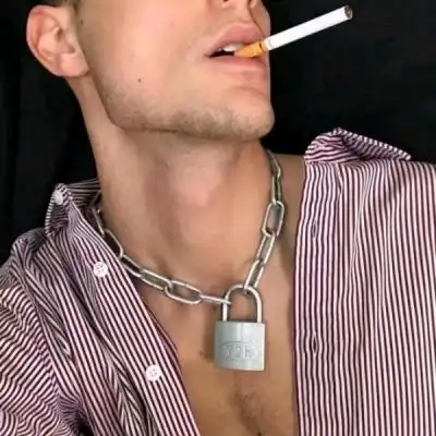 专一而又滥情的男人,男生部位高冷头像

