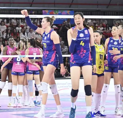 女排头牌接近重回巅峰朱婷完胜死敌冲首冠,会回归国家队拯救蔡斌吗
