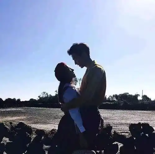 头像壁纸爱化成字,情写成词
