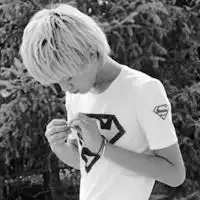求黑白男生头像
