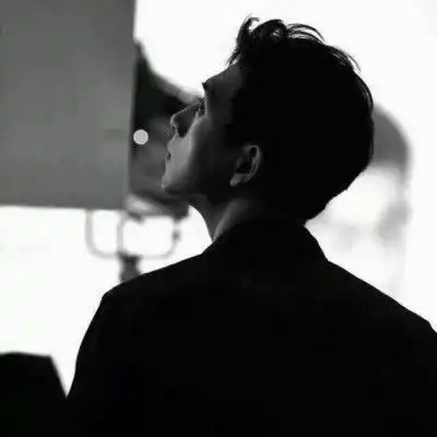 后来抱住你都需要很大的勇气
