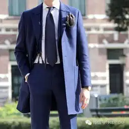 男人都应该有一套蓝色西装
