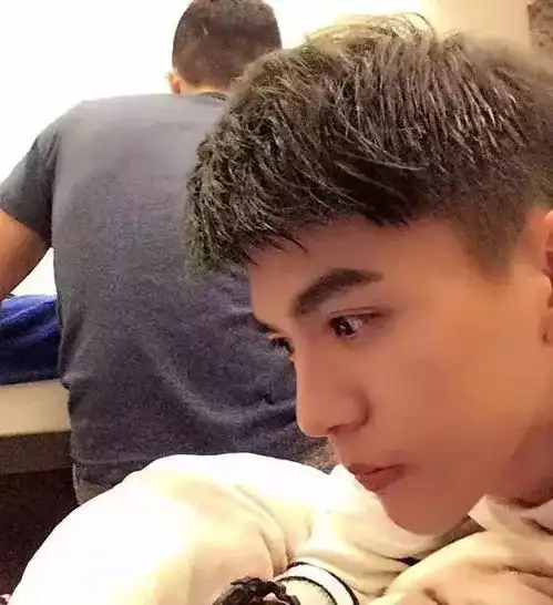 单眼皮的他们选择了双眼皮后,都有哪些变化
