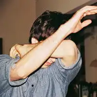 qq个性头像你的爱情在走音男生
