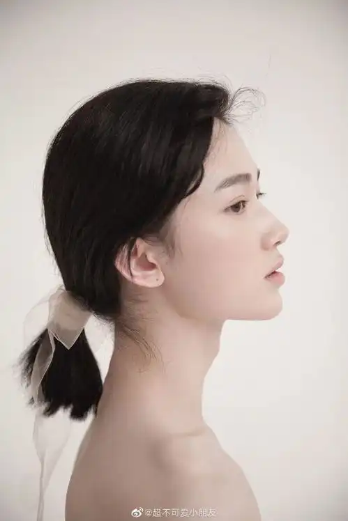 和韩安冉塑料姐妹情破碎后,摇身一变女装大佬美到雌雄难辨
